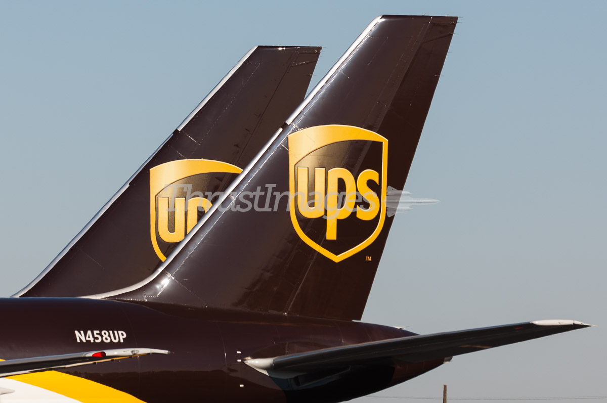 Boeing 757-24APF N458UP (cn 25479/730)